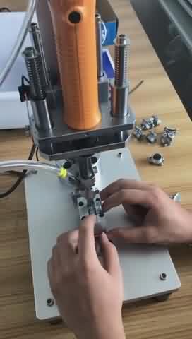 鎖付喉箍